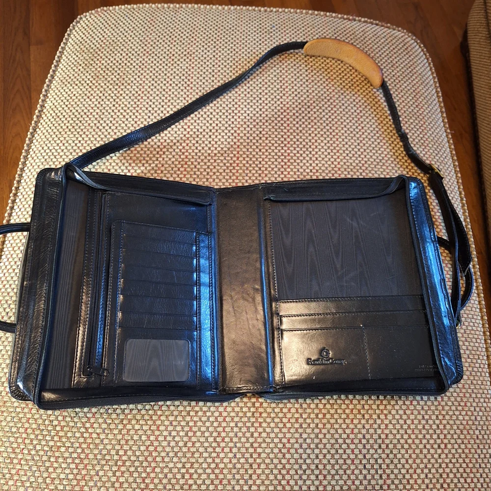 Franklin Covey Black Leather Vintage Messenger Crossbody Bag